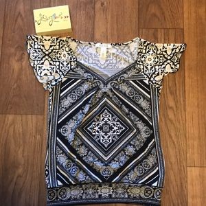 ✨Black, White, Gold✨ White House Black Market Top